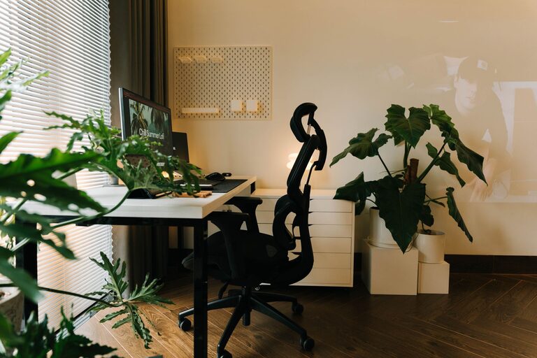 Tips for Creating a Productive Home Workspace That Boosts Focus and Comfort